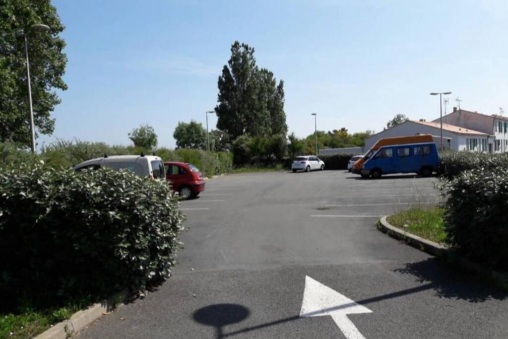 Apartamento Beau T3 *** Pour 2 A 4 Pers Avec Patio Privatif La Couarde-sur-Mer Exterior foto